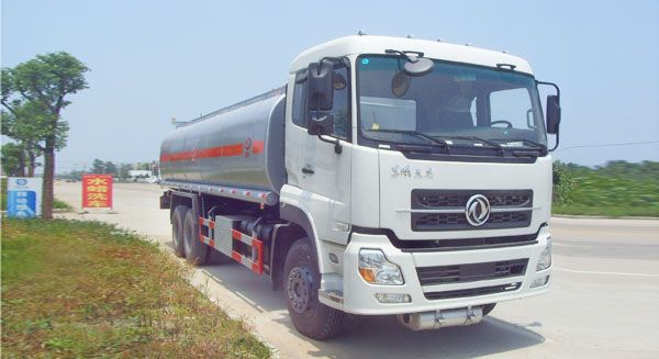 東風(fēng)天龍后雙橋運(yùn)油車