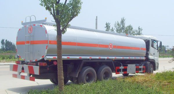 東風(fēng)天龍后雙橋運(yùn)油車