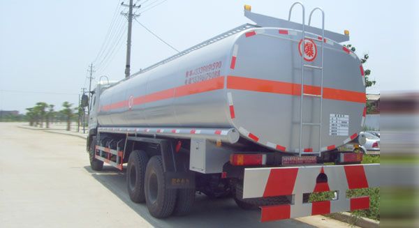 東風(fēng)天龍后雙橋運(yùn)油車
