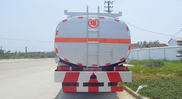 東風(fēng)天龍后雙橋運(yùn)油車