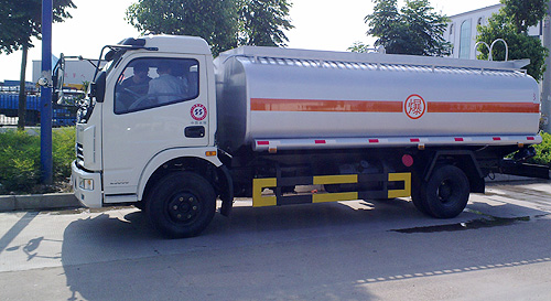 東風(fēng)多利卡加油車