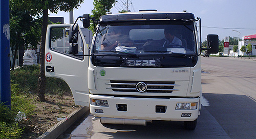 東風(fēng)多利卡加油車
